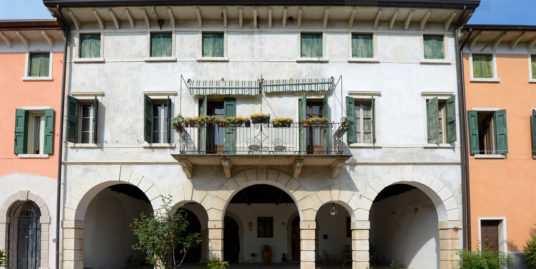 SANT’AMBROGIO di Valpolicella – Rustico in corte storica