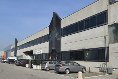 Cappannone Sommacampagna fronte autostrada