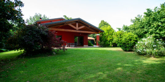 Villa singola con ampio giardino a Sona Via Roma